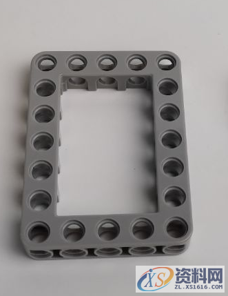 四面贯孔为了防止滑块抽芯产生尖角，所以采用四面斜顶抽芯 ...,四面贯孔为了防止滑块抽芯产生尖角，所以采用四面斜顶抽芯,模具,样式,模架,采用,第1张