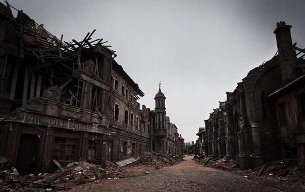 俄电影制片厂真实还原遭二战破坏小镇(图文教程),俄电影制片厂真实还原遭二战破坏小镇,第3张