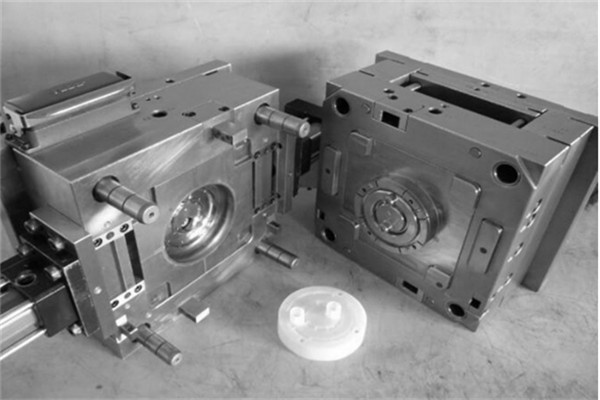 塑胶模具该怎么对待行业壁垒,src=http___meiti.fabumao.cn_1169604_20210417093310746.jpg&refer=http___meiti.fabumao.jpg,模具,零件,塑胶,第1张